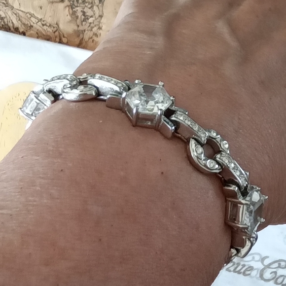 Fifth Avenue Clear Swarovski Crystals Bracelet S/M - Picture 1 of 7